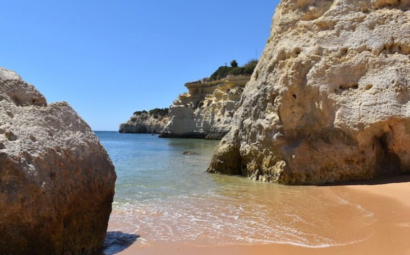 Praia dos Beijinhos, Portugal